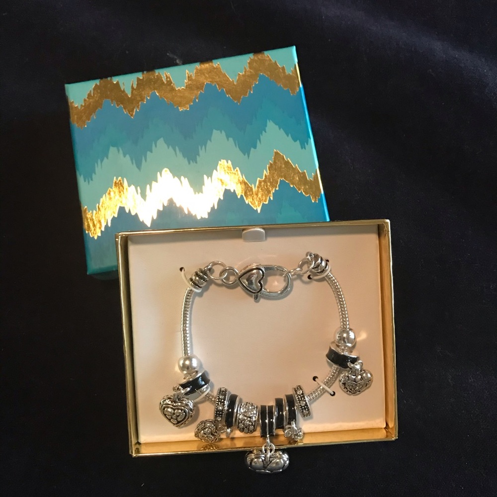 Textured heart charm bracelet boxed